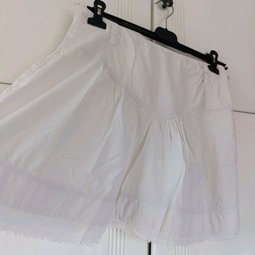 White cotton skirt like new with light ruffle, size M