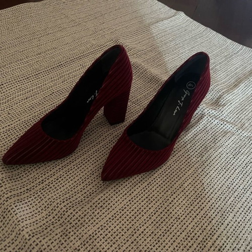Bordeaux corduroy pumps like new, size 38
