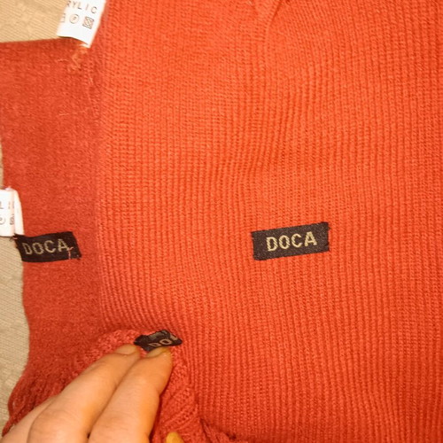 Doca scarf hat gloves set like new, rotten apple shade