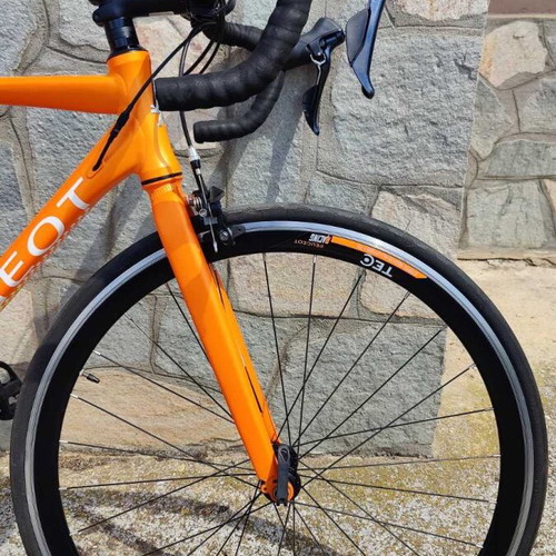 Peugeot R15 28" road bike, size 56, like new