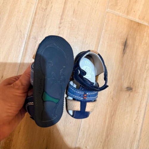 Kickers baby shoes like new