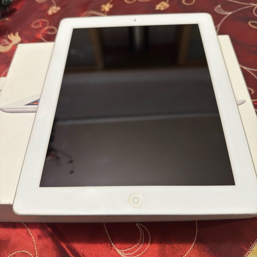 iPad 3 model A1416, 16GB, Wi-Fi with Apple Digital AV Adapter