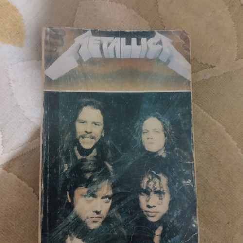 Metallica book used, Greek language