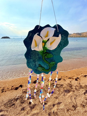 Clay wall decoration with 3D lilies and beads