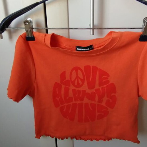 Orange crop top t-shirt size XS like new