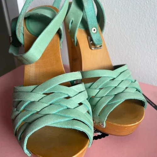 Fornarina sandals like new, size 36, mint color, high heel