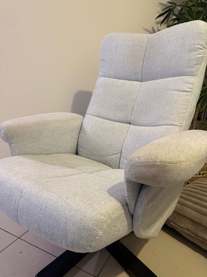 Relax armchair with footrest like new and storage space