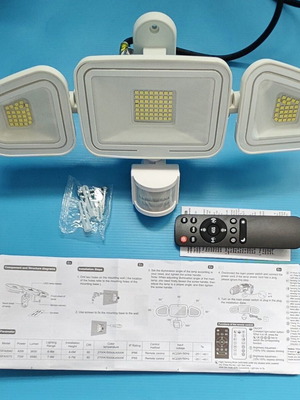 LED Προβολέας Με Αισθητήρα Κίνησης Και Τηλεχειριστήριο 3600LM 3 Ρυθμιζόμενες Κεφαλές