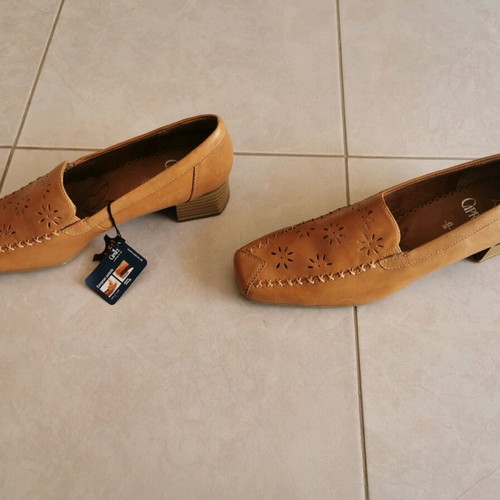 Caprice leather anatomical shoes new, size 39-40.5, beige, 2 pairs