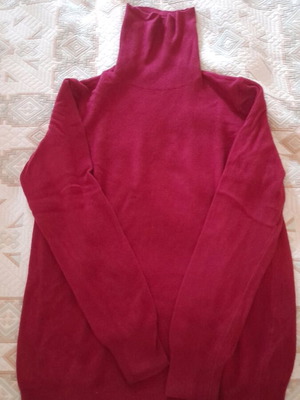 Benetton pullover burgundy wool thin turtleneck like new size M