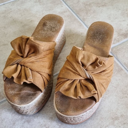 Veneti platform sandals size 38, beige and brown
