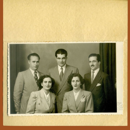 Set of 8 vintage photos in authentic paper envelopes like new