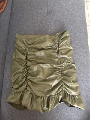 Skirt khaki shiny with side zipper size Small like new