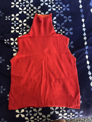 Knitted sleeveless turtleneck red size L like new