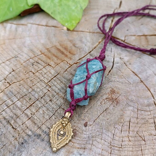 Macrame necklace with aquamarine new, handmade pendant