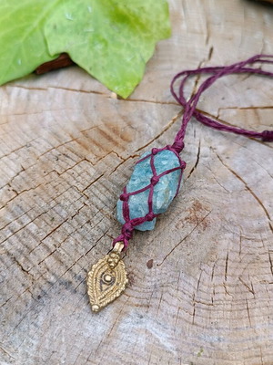 Macrame necklace with aquamarine new, handmade pendant