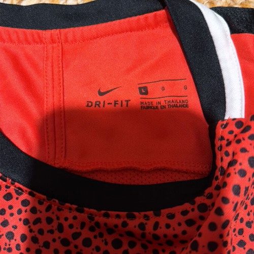 Nike sports shirt like new, unisex, black and red