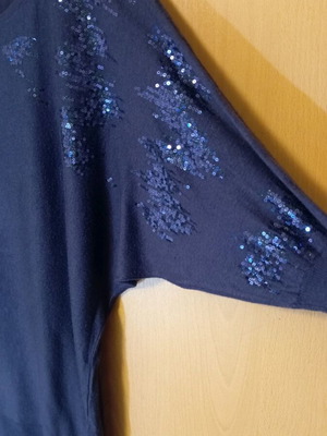 Dotacoko women's pullover blue with sequins size M like new