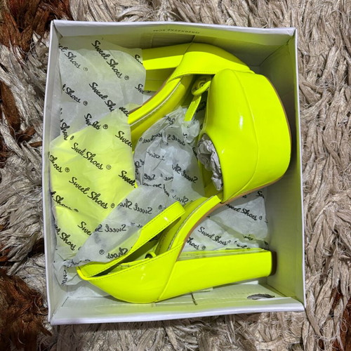 Lime yellow-green patent leather pumps new size 38 with ankle tie