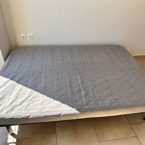 Three-seater sofa bed like new with removable cover and foam mattress