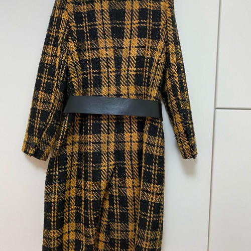 Access coat and skirt set like new, black and yellow