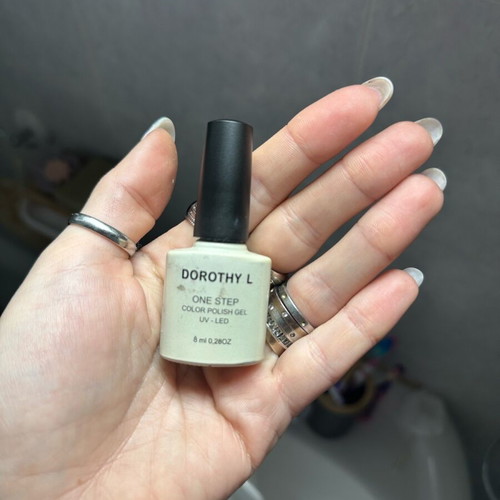 Semi-permanent nail polish set of 4 used