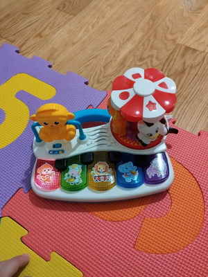 Baby piano like new with sounds and carousel
