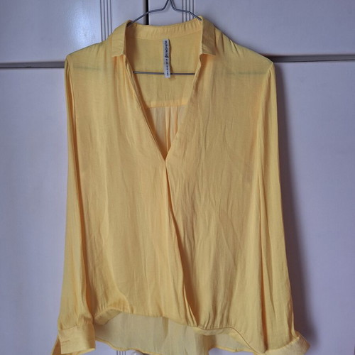 Stradivarius yellow shirt size M like new, viscose