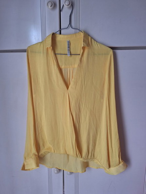 Stradivarius yellow shirt size M like new, viscose