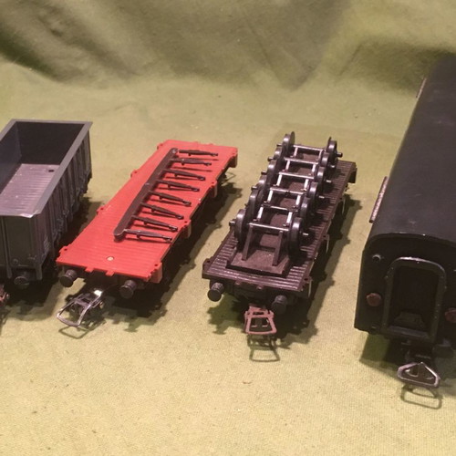 Meccano-Hornby 4 different HO 1/87 scale wagons used