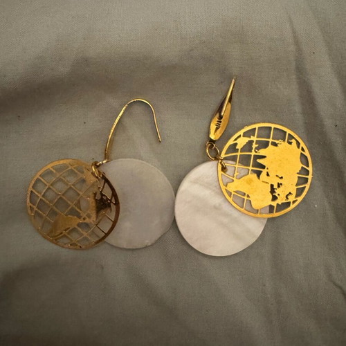 Earrings new gold color with Aquarius design and iridescent base