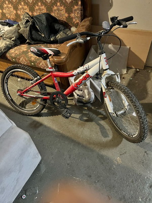 Children's bicycle 18 inches like new for ages 6-10