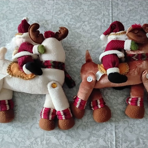 Christmas decorations and mugs new with gift of 45 cards