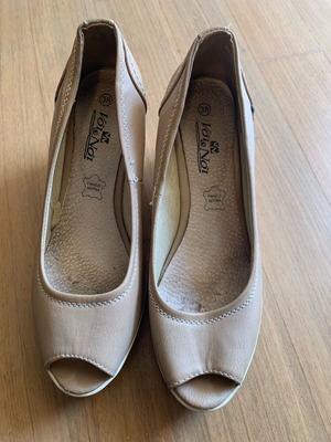 Women's platforms used, size 38, beige