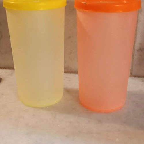Plastic cups with lid like new, set of 2 by KON PLAST