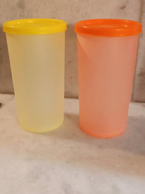 Plastic cups with lid like new, set of 2 by KON PLAST