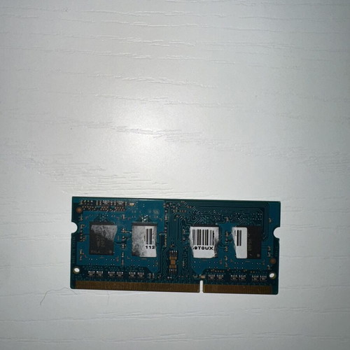 2GB DDR3 laptop RAM stick