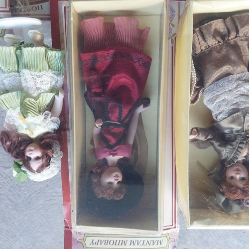Porcelain doll set like new