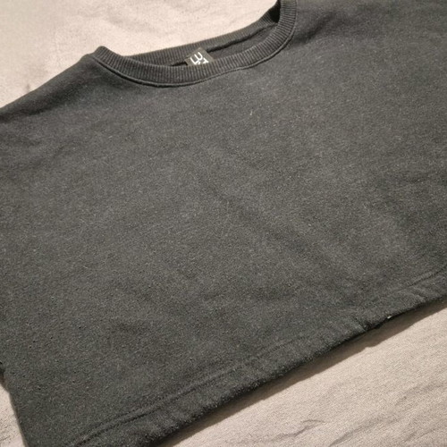 Luigi crop sweatshirt black, like new, size M/L