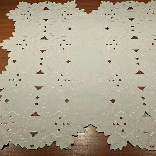 Vintage table runner with white Richelieu cutwork embroidery (71x67 cm)