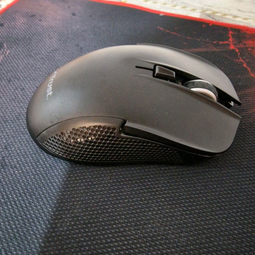 Gaming mouse Trust GXT 923 Ybar Wireless RGB LED σαν καινούργιο με mousepad Bloody