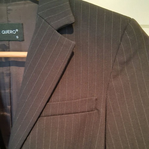 TE QUERO Small suit with fitted jacket and low-rise trousers, like new