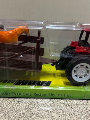 Tractor with animal trailer plastic 32 cm new