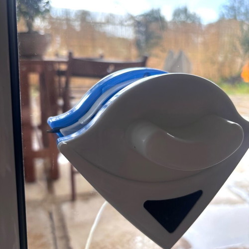 Magnetic window cleaning device used