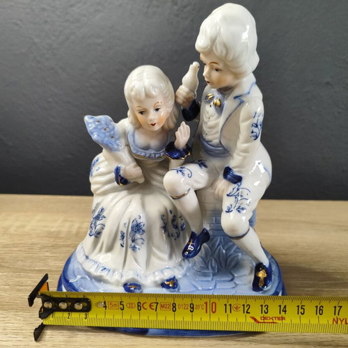 Vintage Porcelain Figurine Romantic Couple Delft Style used
