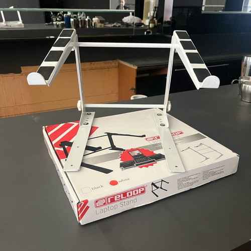 Laptop stand like new, ideal for DJ