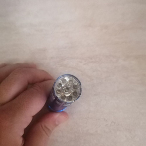 Battery flashlight 8.5 cm with 9 LED used, includes 3 AAA batteries