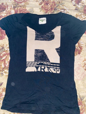 Roxy t-shirt μεταχειρισμένο με κουμπιά στις άκρες των μανικιών, μέγεθος S