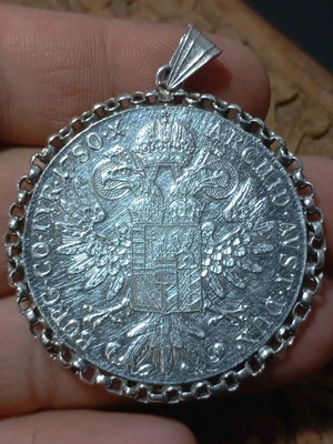 Μενταγιόν με τάλιρο Μαρίας Θηρεσίας μεταχειρισμένο, ασημένιο νόμισμα