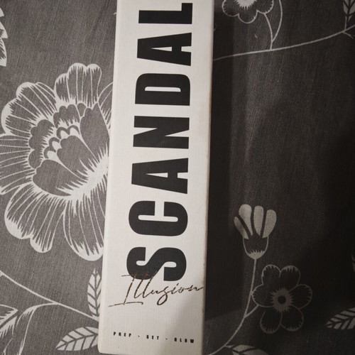 Scandal Beauty Luminous Mist dark used for face and body